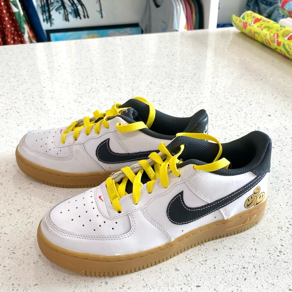 Nike Air Force 1 AF big kid Smile Smiley Face Rare Limited Edition 5.5 5 GUC